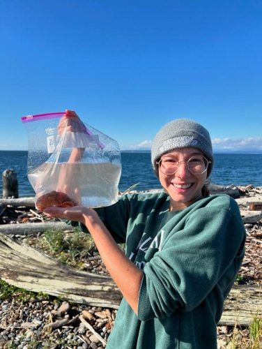 Sierra Joy Williams C’22 holding newly collected O. rubescens